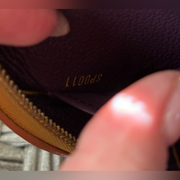 Louis Vuitton Epi Small Pouch π - Picture 10 of 10